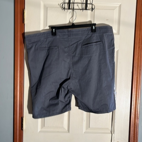 NWT-wrangler-XXL-pewter(gray)-ultra flex, flat front, straight fit shorts - Picture 8 of 15
